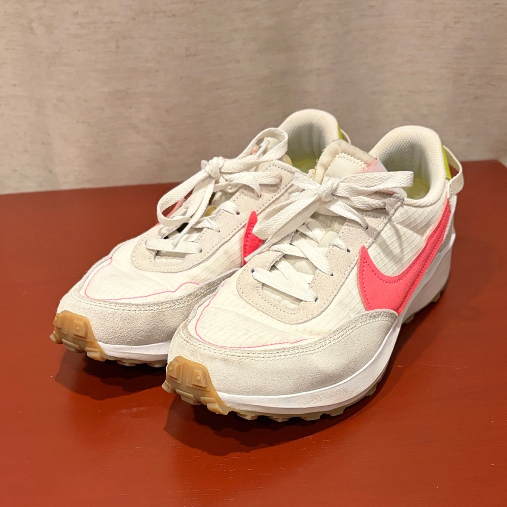 Nike Beige/Cream Sneakers with Pink Swoosh